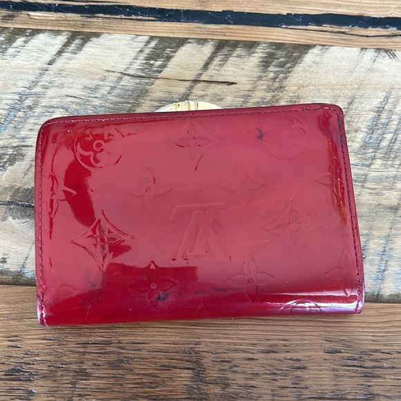 Louis Vuitton Red Kiss Lock Wallet - Picture 3 of 14
